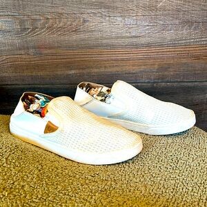 OluKai Pehuea slip-on white cream off white sneaker tennis shoes sz 7 comfy cute